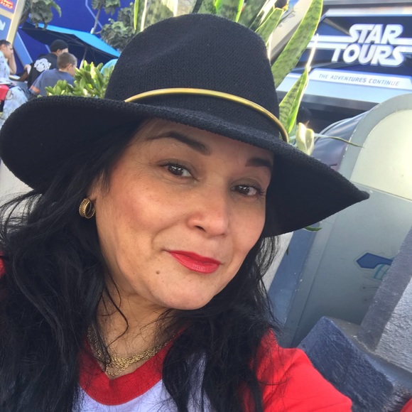 Meet your Posher, Sonia - Picture 1 of 1